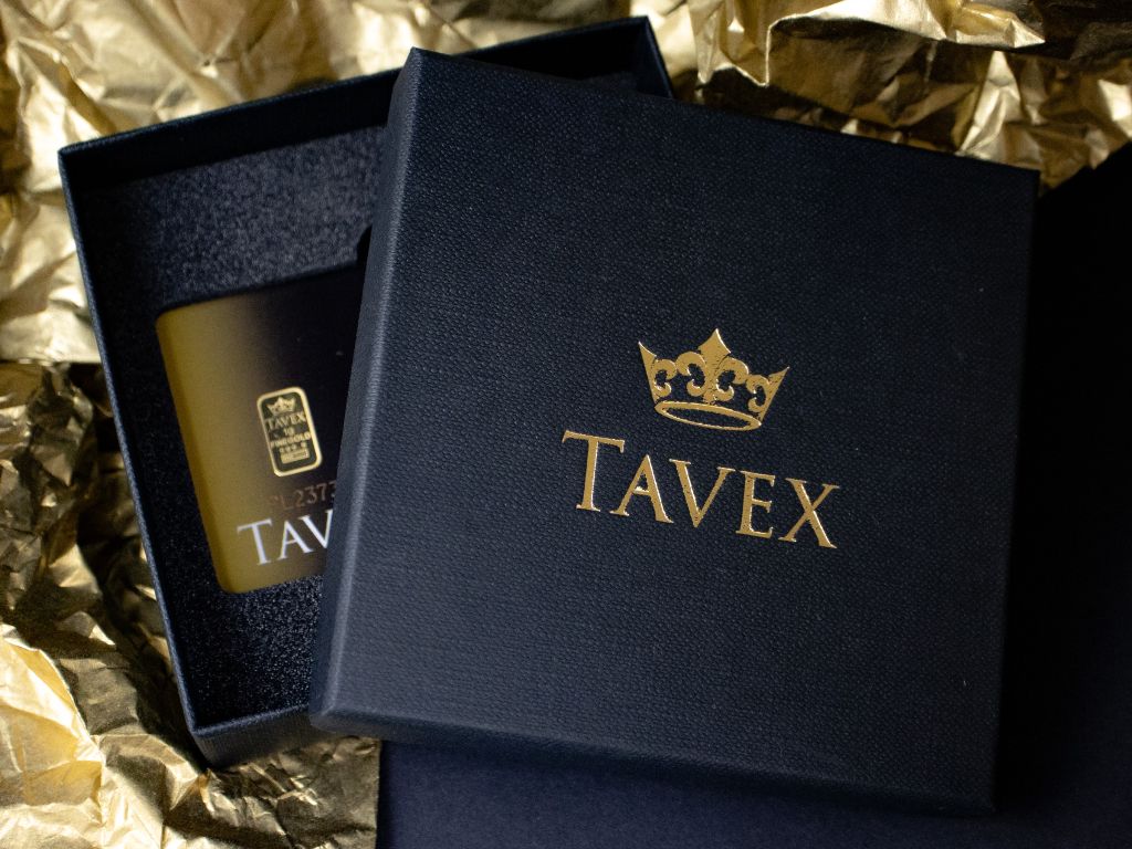 Pakowanie na prezent – pudełko prezentowe TAVEX czarne ze złotym logo